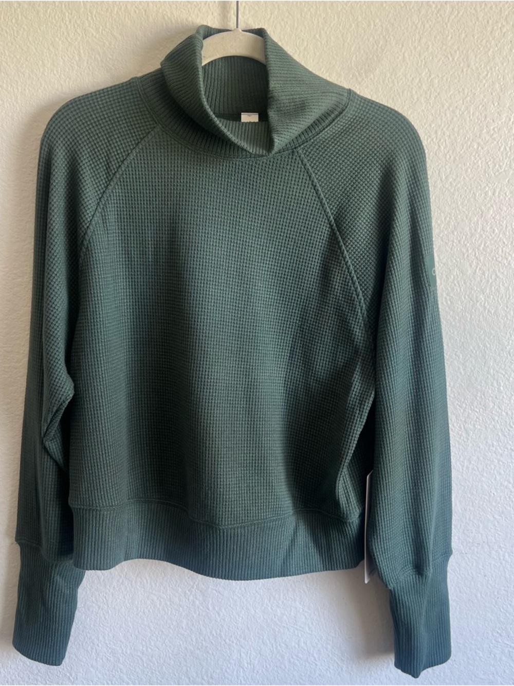 ALO Yoga Waffle Weekend Escape Mock Neck Sweatshirt  Clover Green  S NWT - Picture 7 of 15